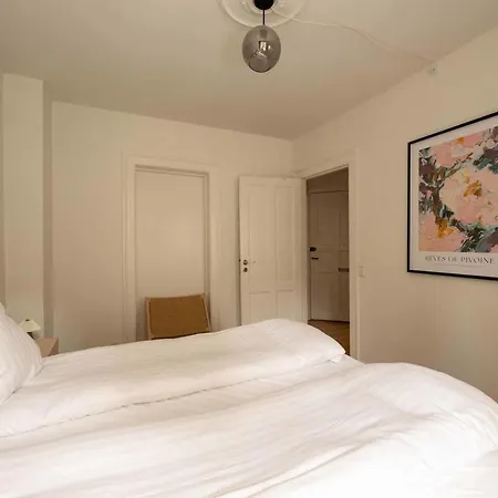 Spacious And Comfortable First-floor 3br شقة *