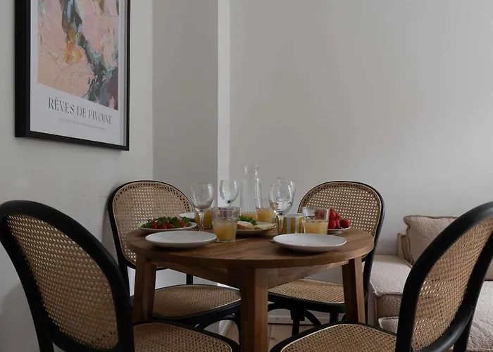 Spacious And Comfortable First-floor 3br 아파트