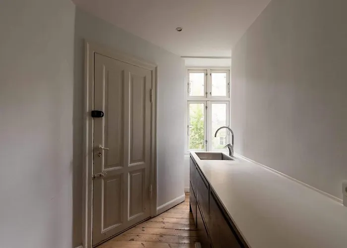 Spacious And Comfortable First-floor 3br 아파트 *